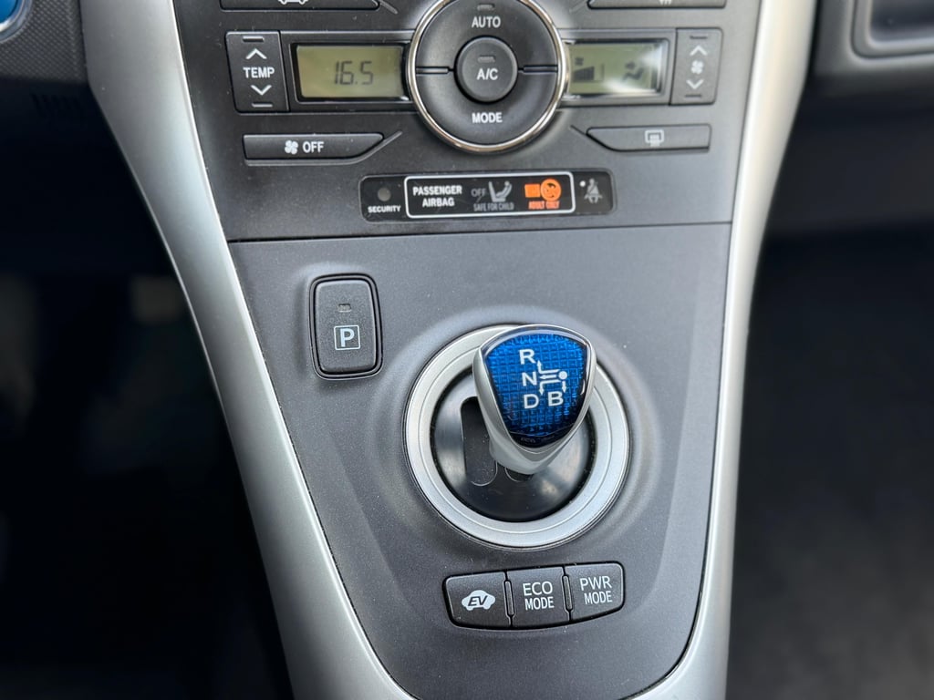 TOYOTA AURIS - Image 19