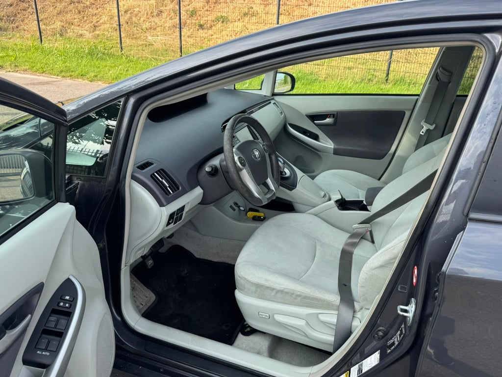 TOYOTA PRIUS - Image 15