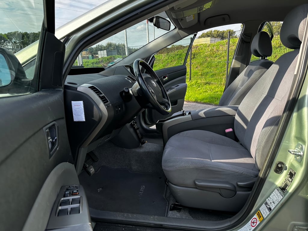 TOYOTA PRIUS - Image 13