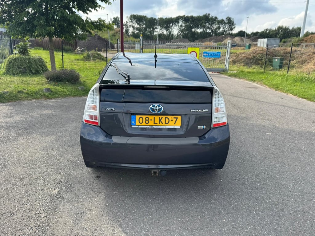 TOYOTA PRIUS - Image 8