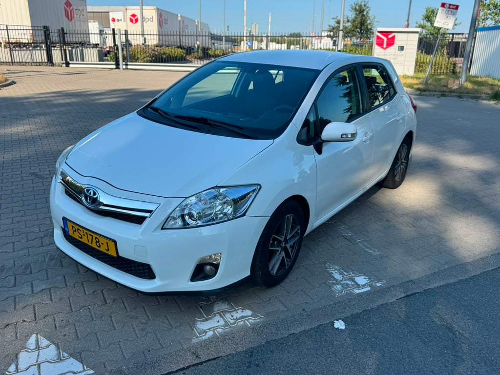 TOYOTA AURIS - Image 2