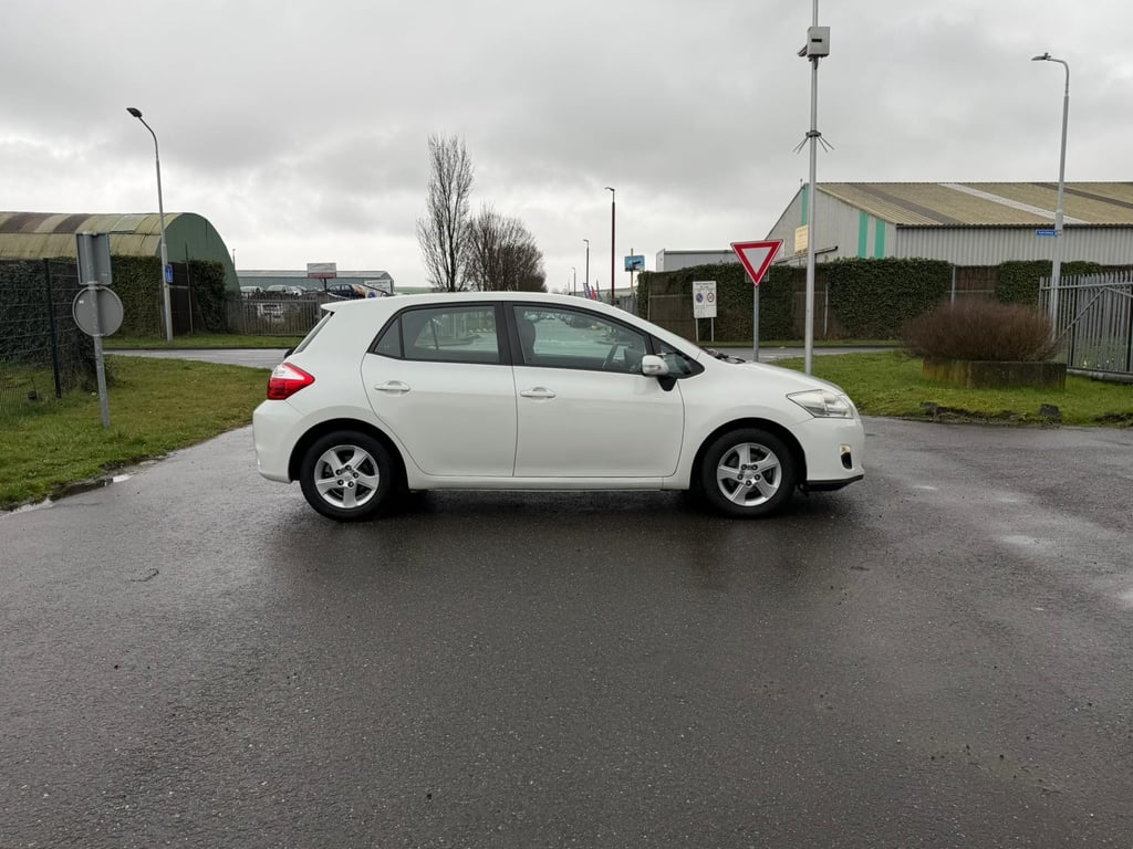 TOYOTA AURIS - Image 6
