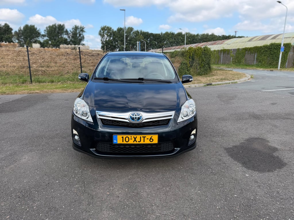 TOYOTA, AURIS
