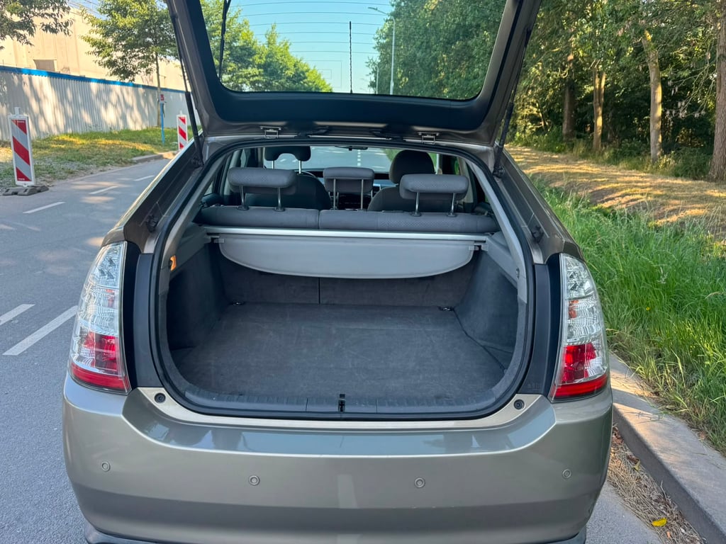 TOYOTA PRIUS - Image 12