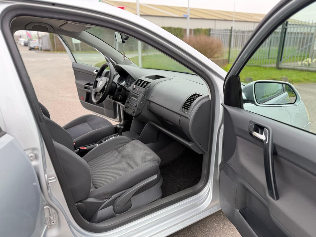 VOLKSWAGEN POLO - Image 22
