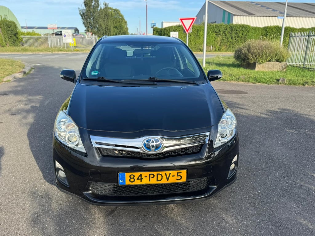 TOYOTA AURIS
