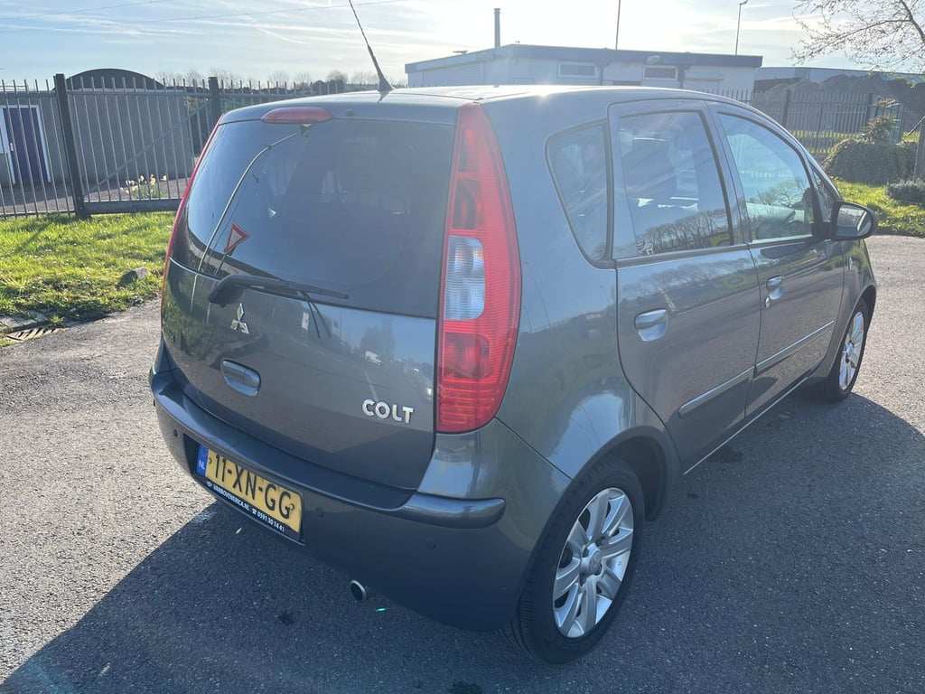 MITSUBISHI COLT - Image 6