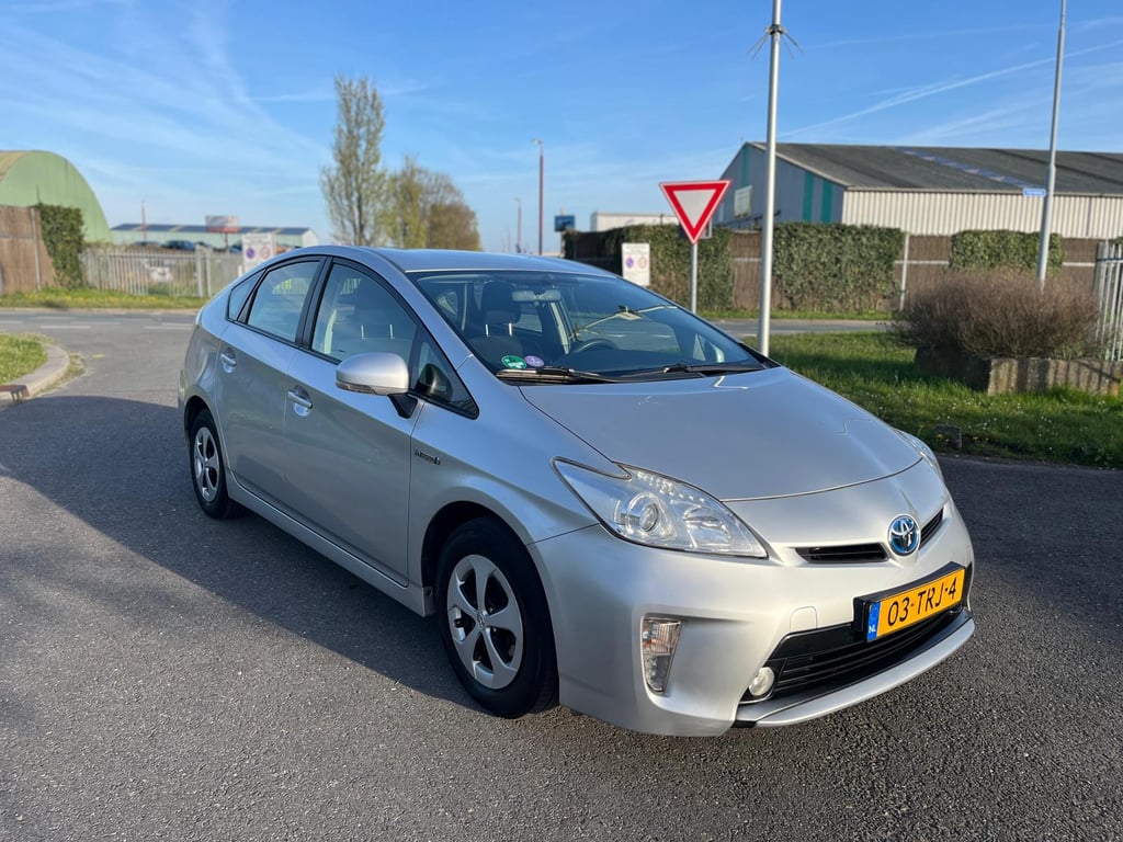 TOYOTA PRIUS - Image 8