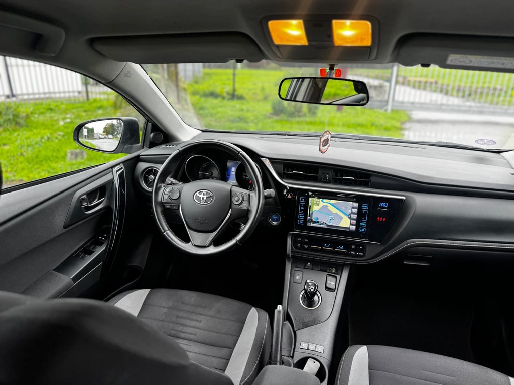 TOYOTA AURIS TOURING SPORTS - Image 16