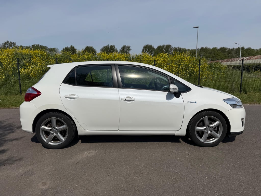 TOYOTA AURIS - Image 8