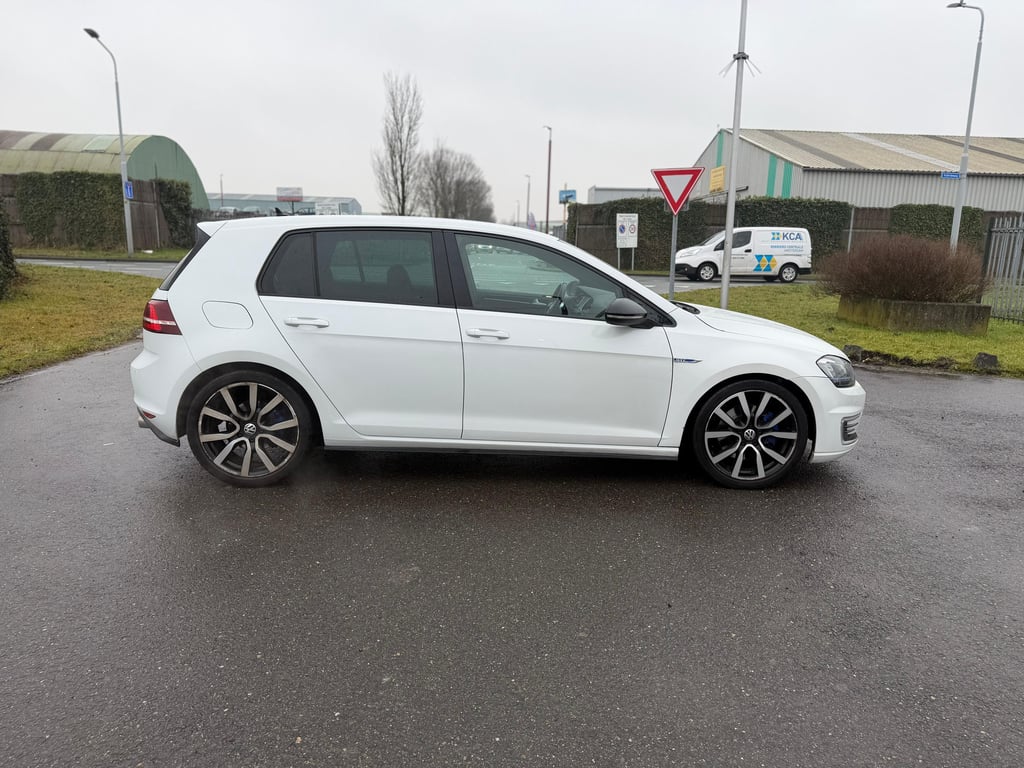 VOLKSWAGEN GOLF - Image 12