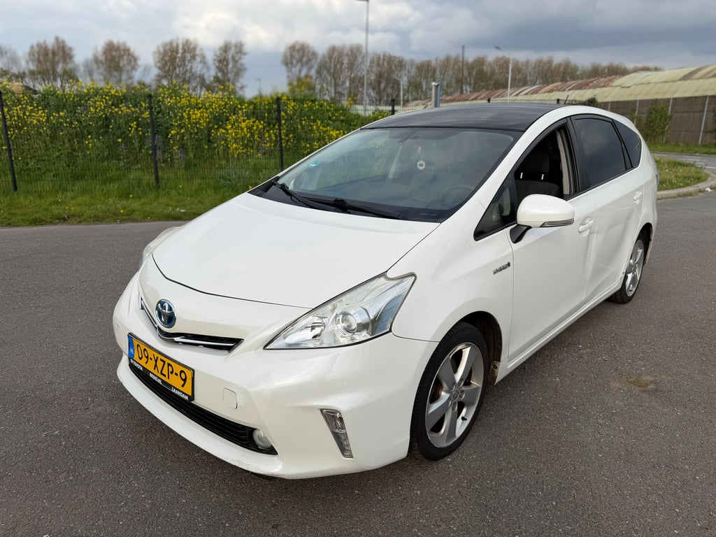 TOYOTA PRIUS WAGON - Image 3