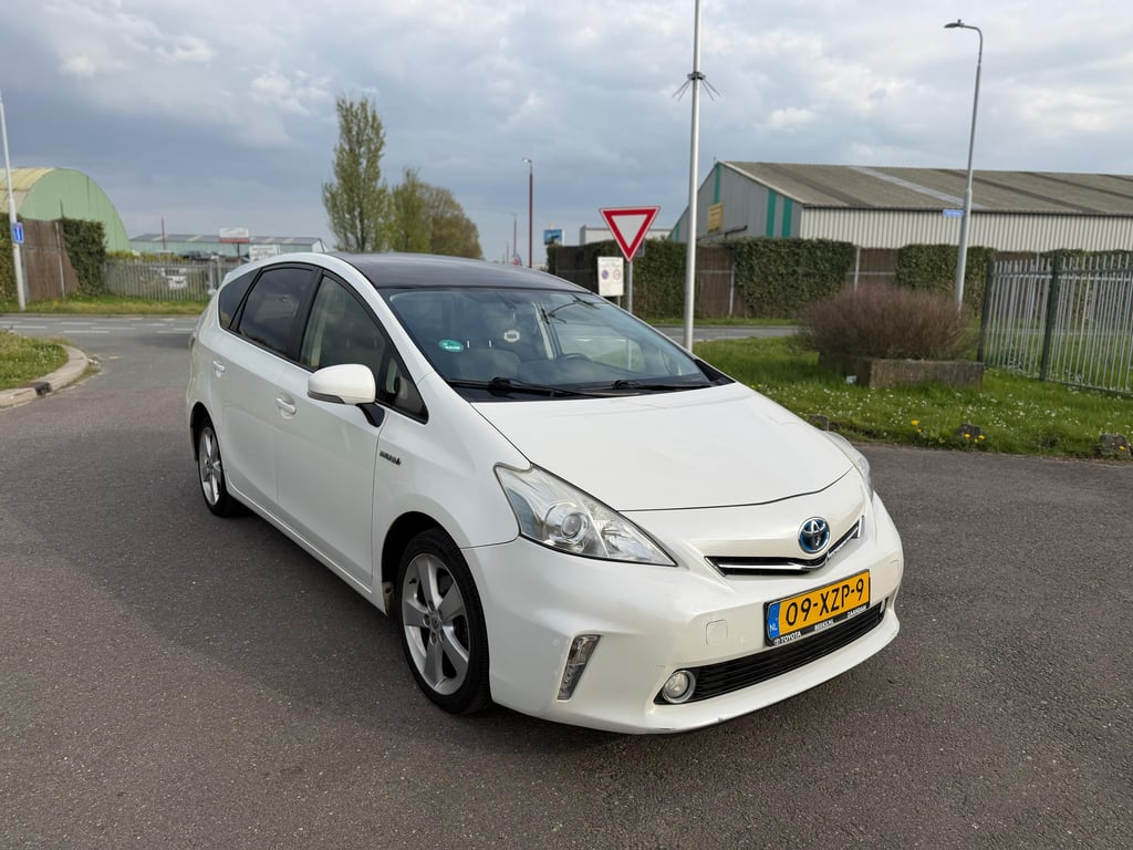 TOYOTA PRIUS WAGON - Image 2