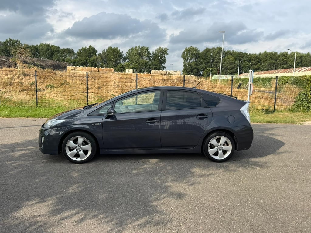 TOYOTA PRIUS - Image 11