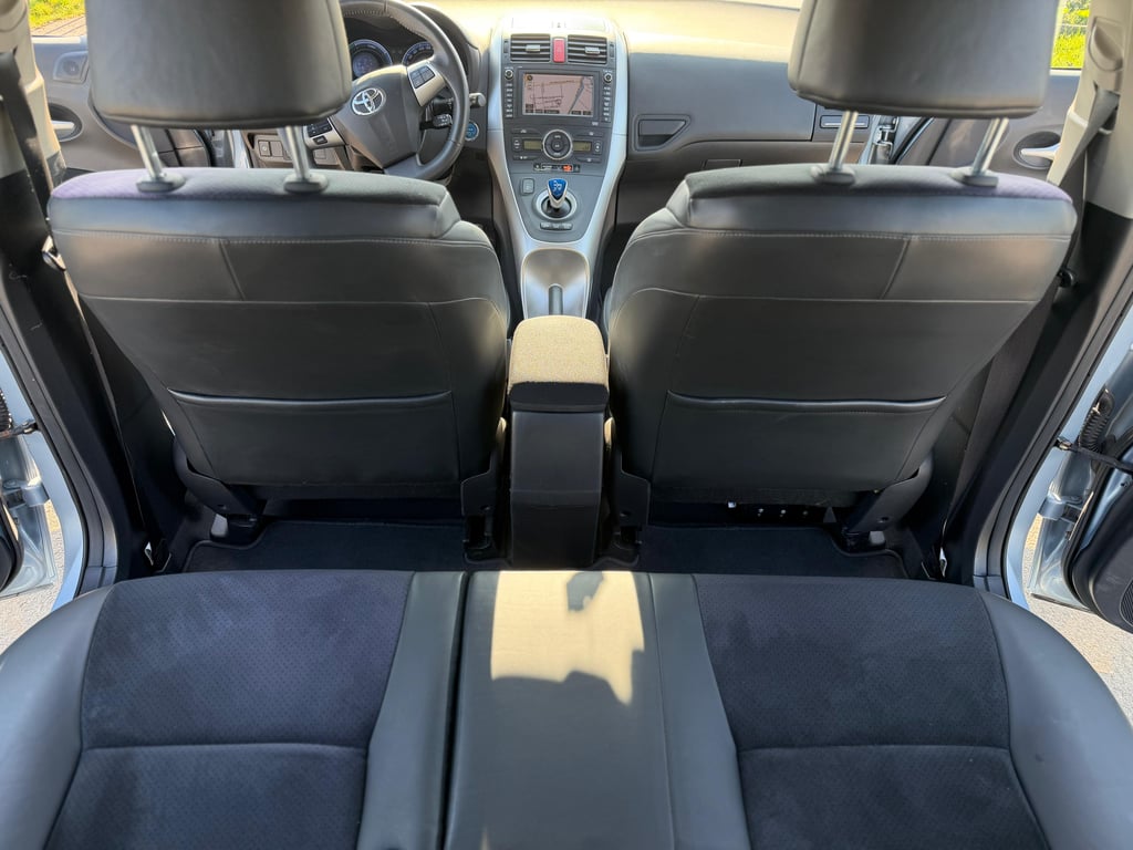 TOYOTA AURIS - Image 14