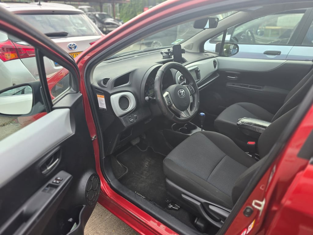 TOYOTA YARIS - Image 15