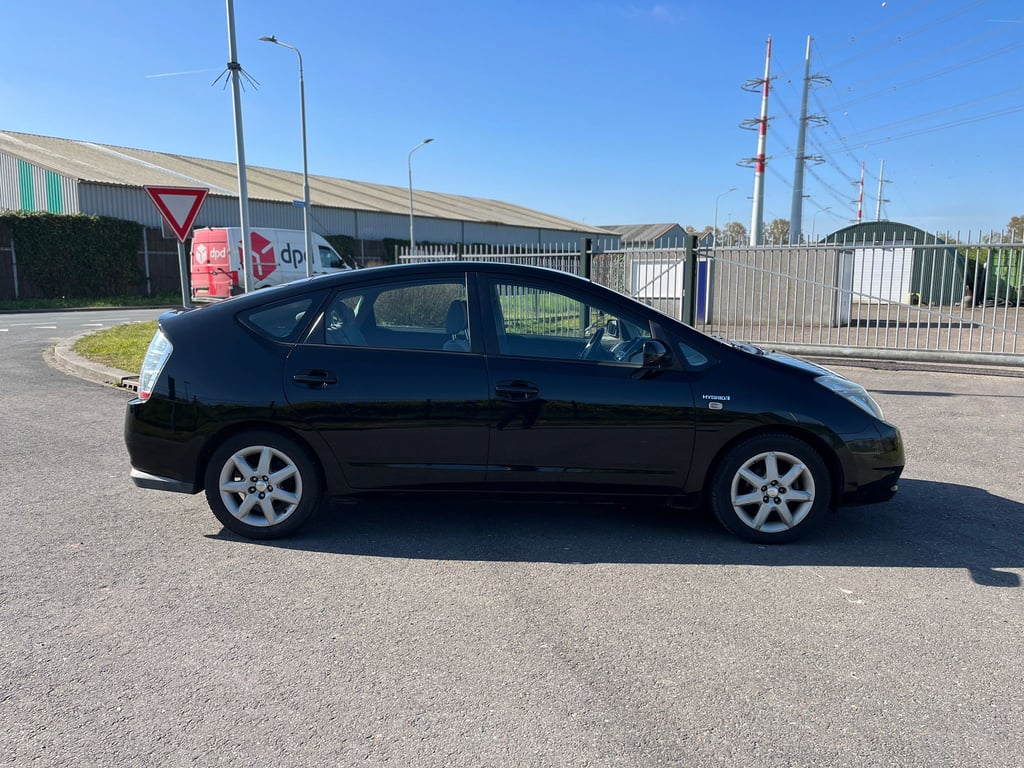 TOYOTA PRIUS - Image 7