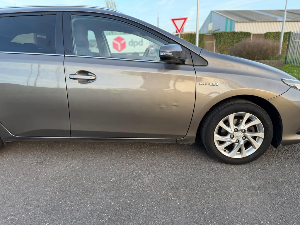 TOYOTA AURIS TOURING SPORTS - Image 11