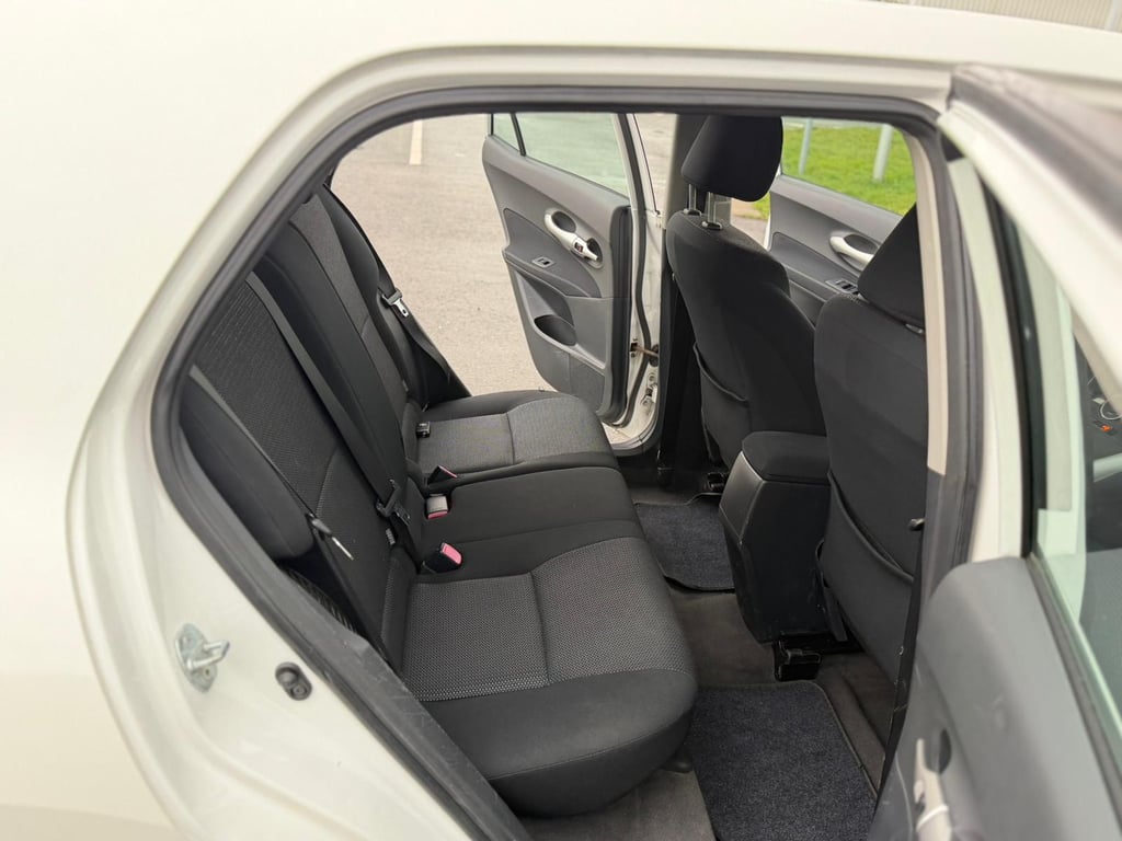 TOYOTA AURIS - Image 13