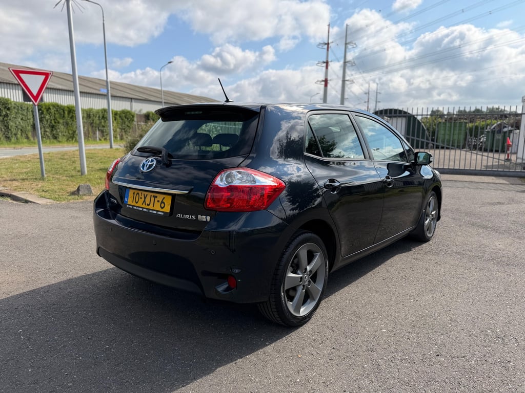 TOYOTA AURIS - Image 8