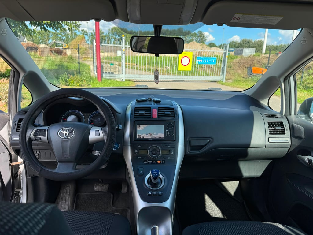 TOYOTA AURIS - Image 12