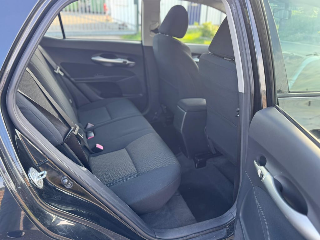 TOYOTA AURIS - Image 12
