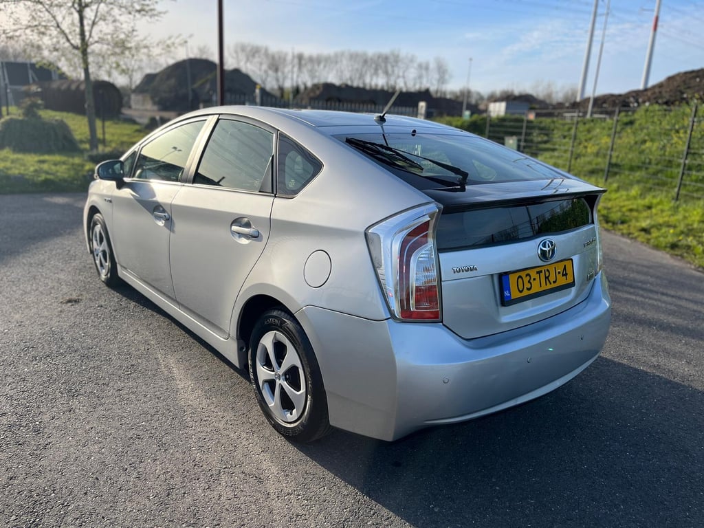 TOYOTA PRIUS - Image 4