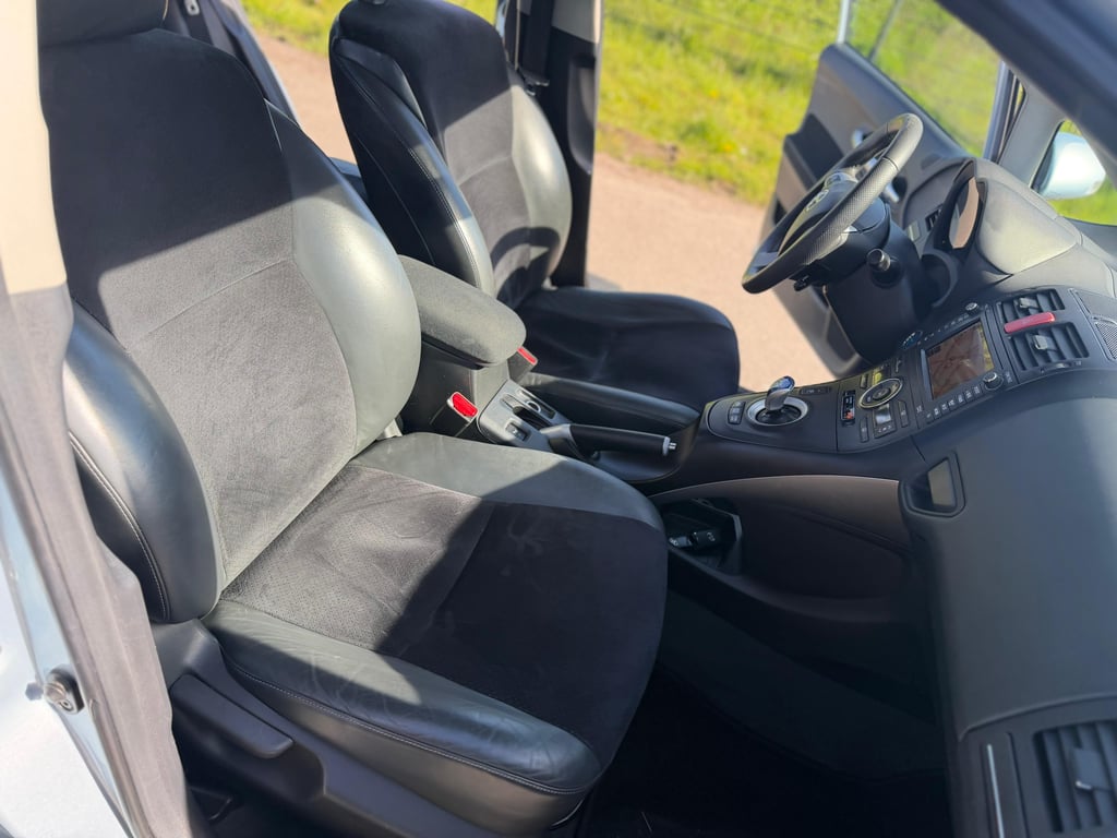 TOYOTA AURIS - Image 18