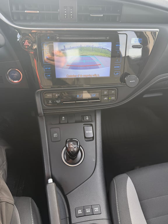 TOYOTA AURIS - Image 11