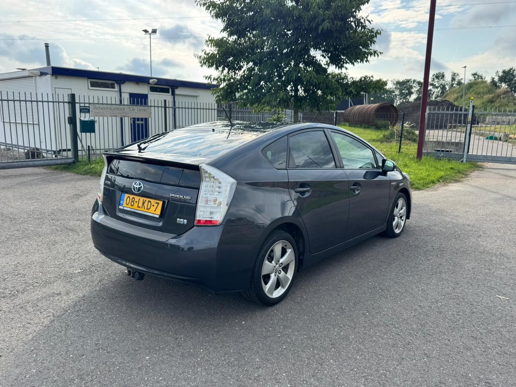 TOYOTA PRIUS - Image 7