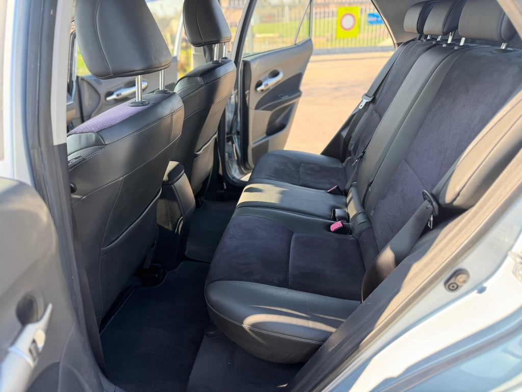 TOYOTA AURIS - Image 13