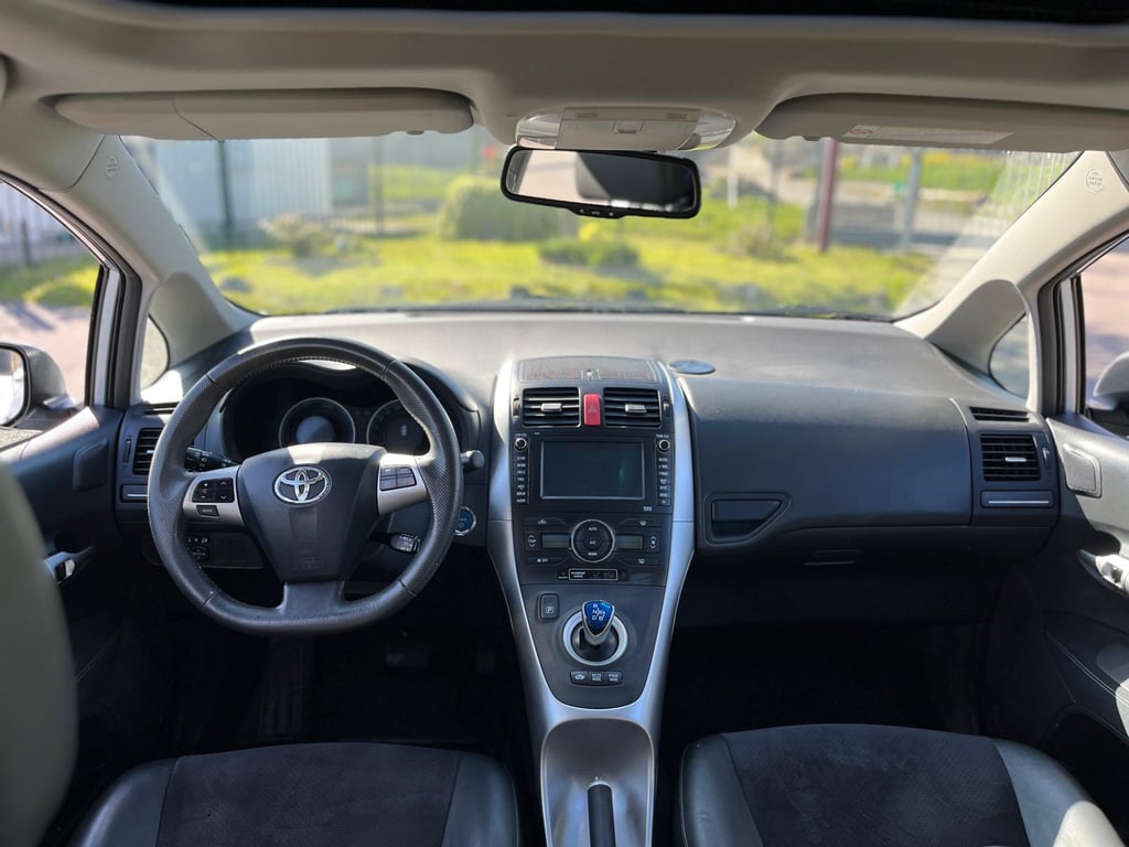 TOYOTA AURIS - Image 14