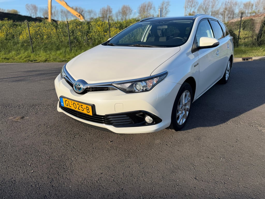 TOYOTA AURIS TOURING SPORTS - Image 4