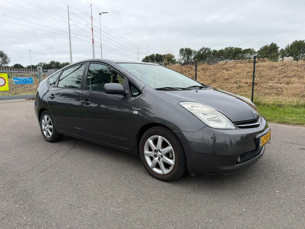 TOYOTA PRIUS - Image 6