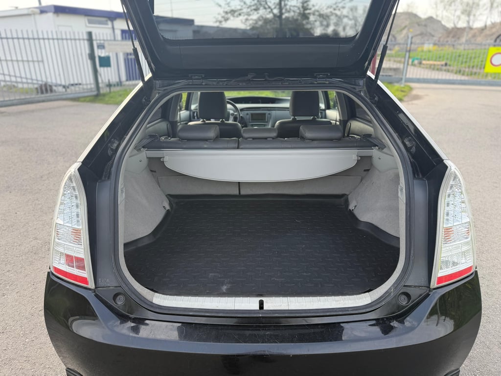 TOYOTA PRIUS - Image 13