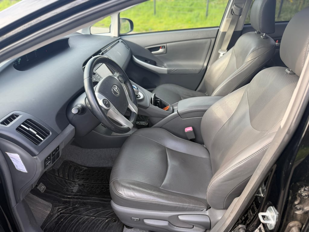 TOYOTA PRIUS - Image 12