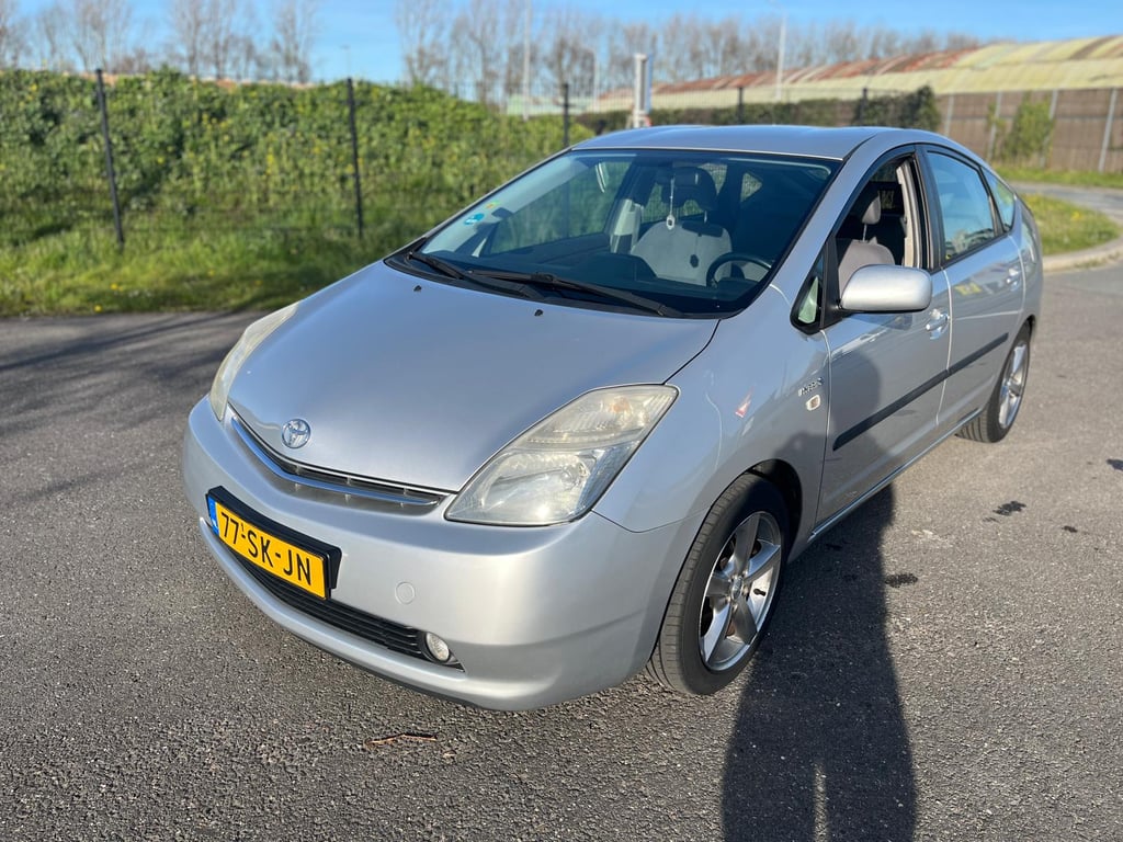 TOYOTA PRIUS - Image 4