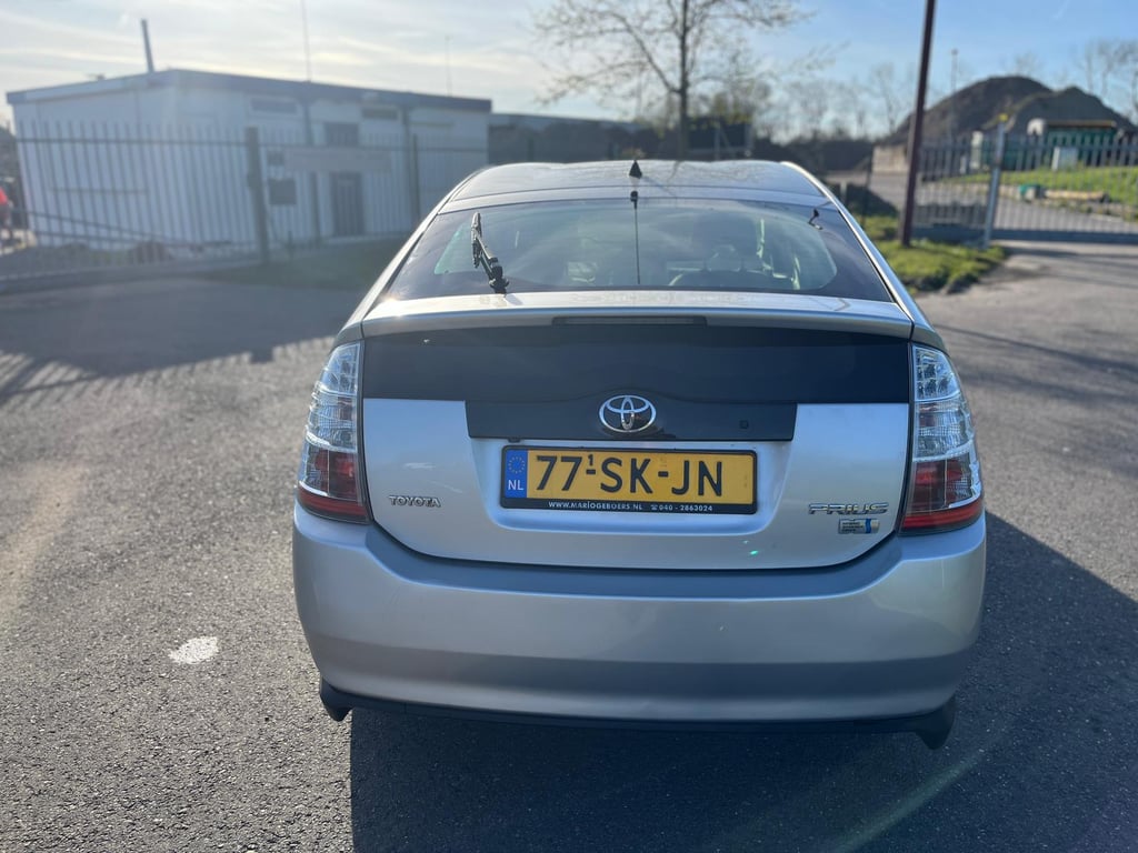 TOYOTA PRIUS - Image 5