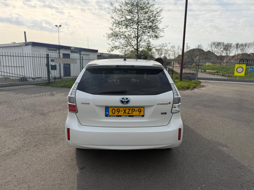 TOYOTA PRIUS WAGON - Image 7