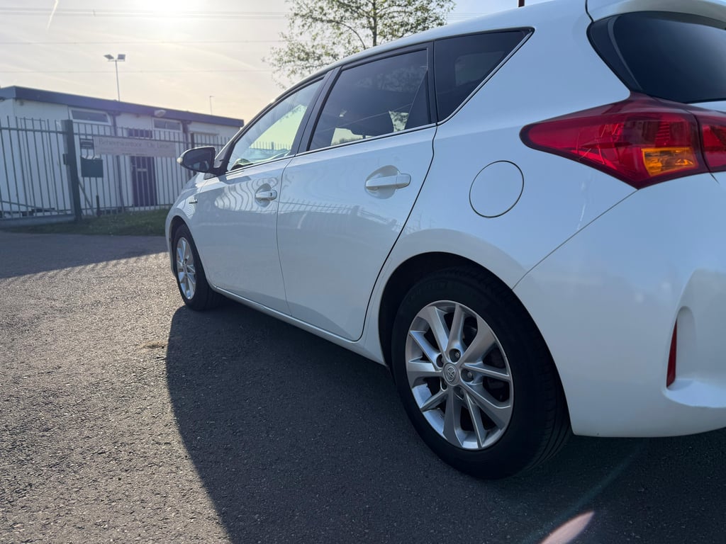 TOYOTA PRIUS - Image 5