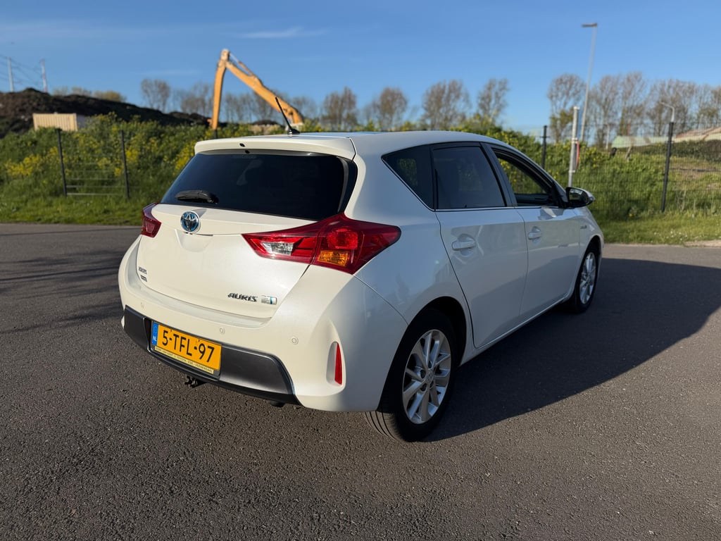 TOYOTA PRIUS - Image 9