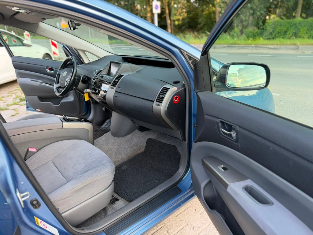 TOYOTA PRIUS - Image 18