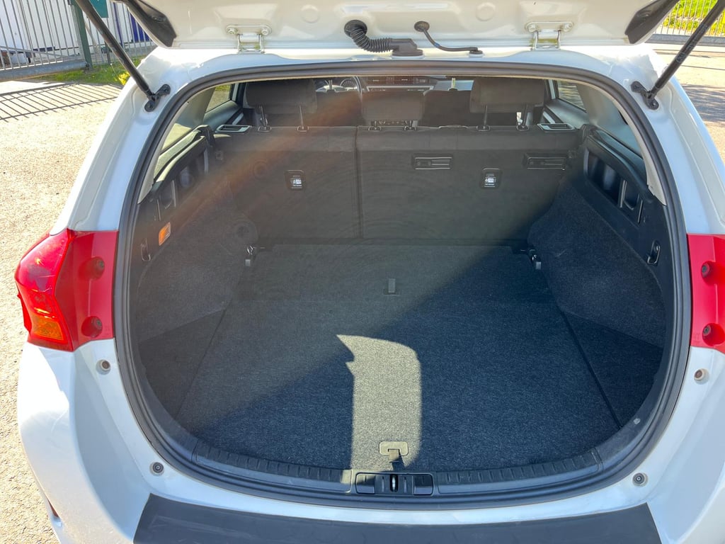 TOYOTA AURIS TOURING SPORTS - Image 8