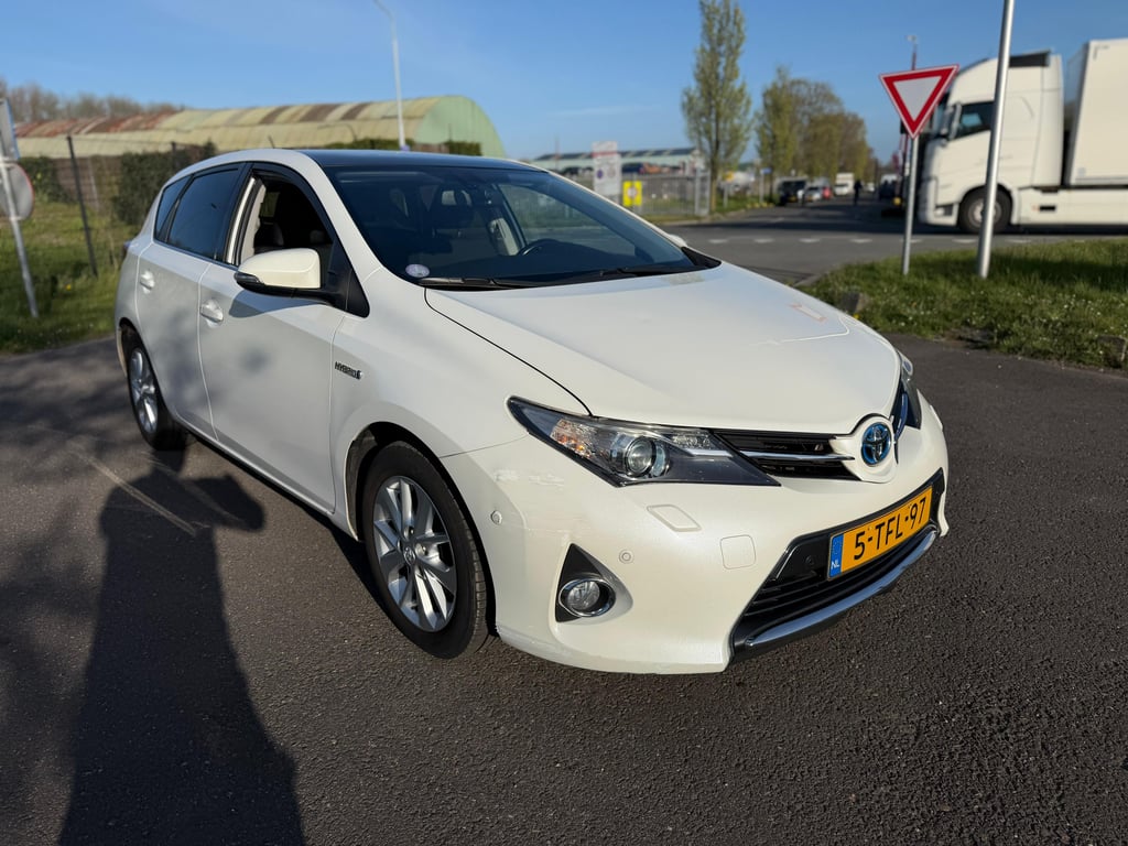 TOYOTA PRIUS - Image 13