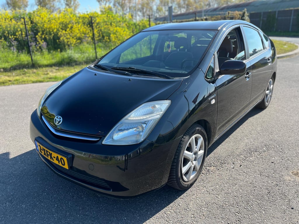 TOYOTA PRIUS - Image 3