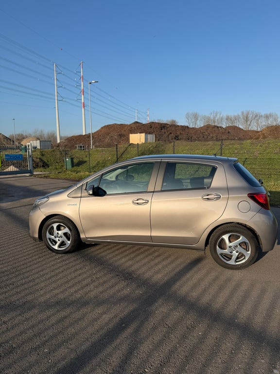 TOYOTA YARIS - Image 4
