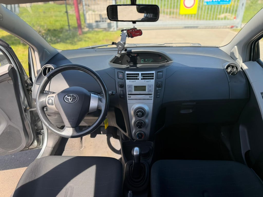 TOYOTA YARIS - Image 13