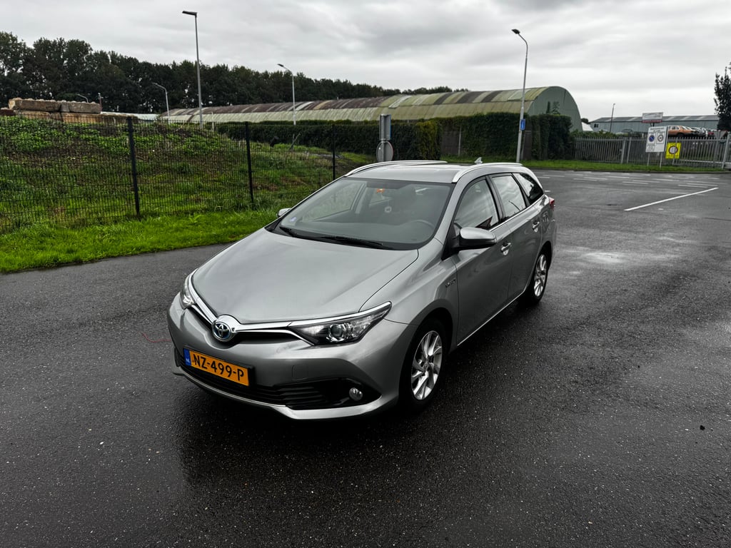 TOYOTA AURIS TOURING SPORTS - Image 2