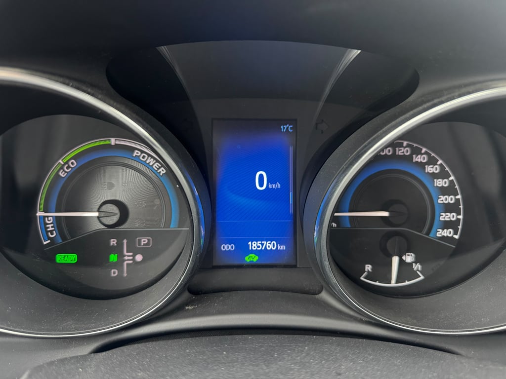 TOYOTA AURIS TOURING SPORTS - Image 18