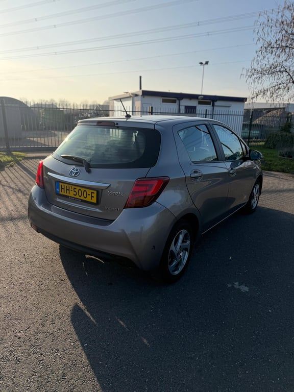 TOYOTA YARIS - Image 9